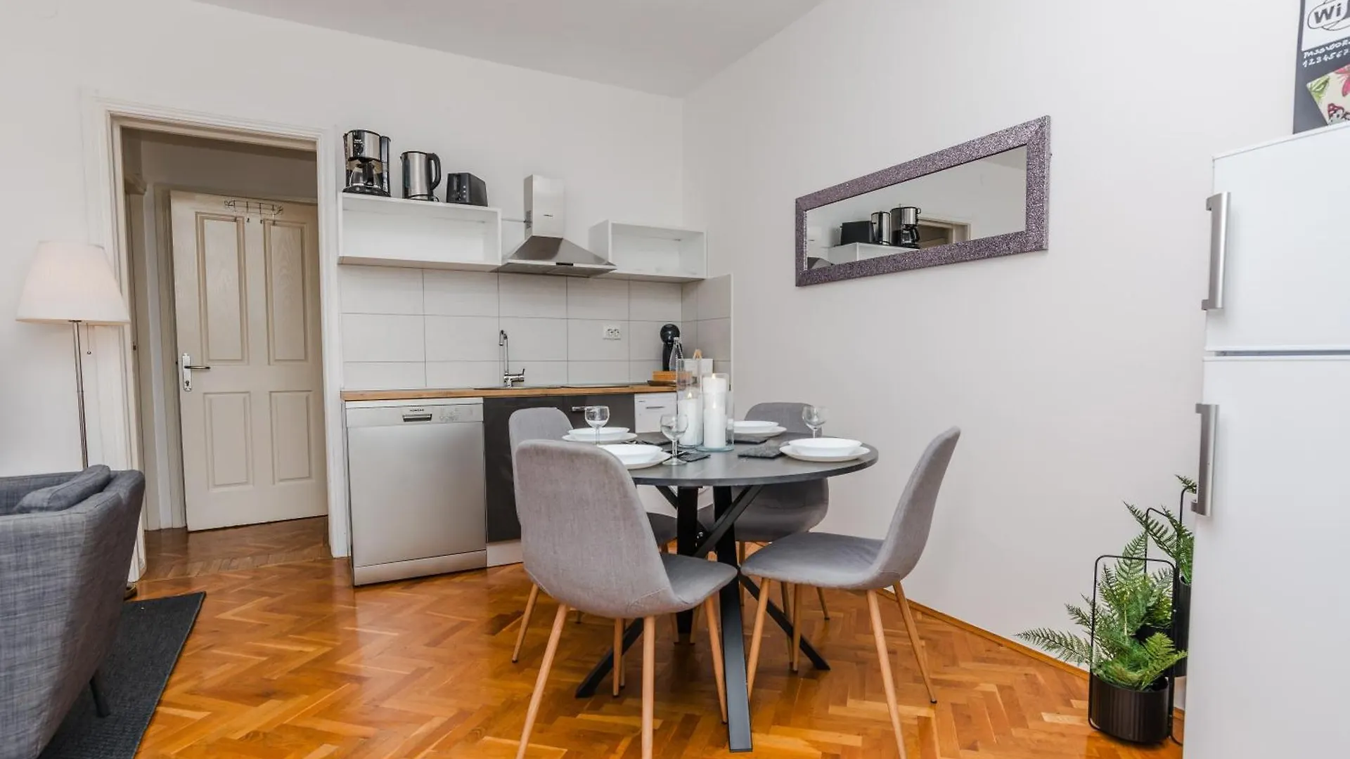Apartament Royal Choice With Pool Zadar